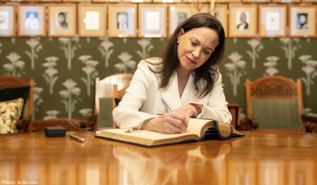 María Corina Machado estaría lista para regresar a Venezuela “lo antes posible” María Corina Machado