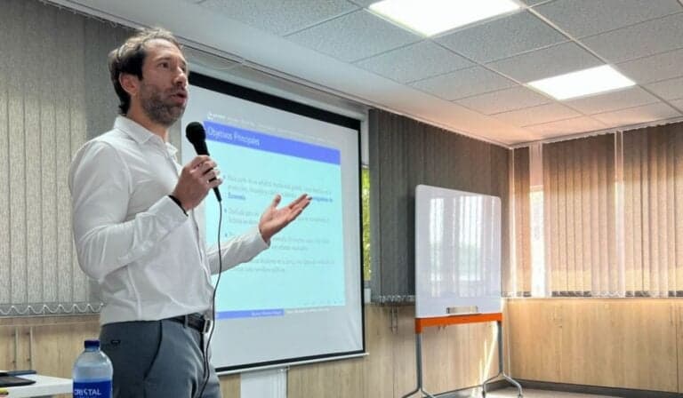 Codirector del BanRep cree que la inflación en Colombia no cerrará en 4 %, sino en 6 % por alza del salario mínimo Mauricio Villamizar, codirector de Banco de la República. Foto: Banco de la República