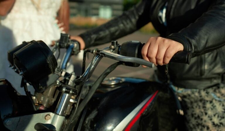 Soluciones tecnológicas para prevenir el hurto de motos en Colombia Soluciones tecnológicas para prevenir el hurto de motos en Colombia