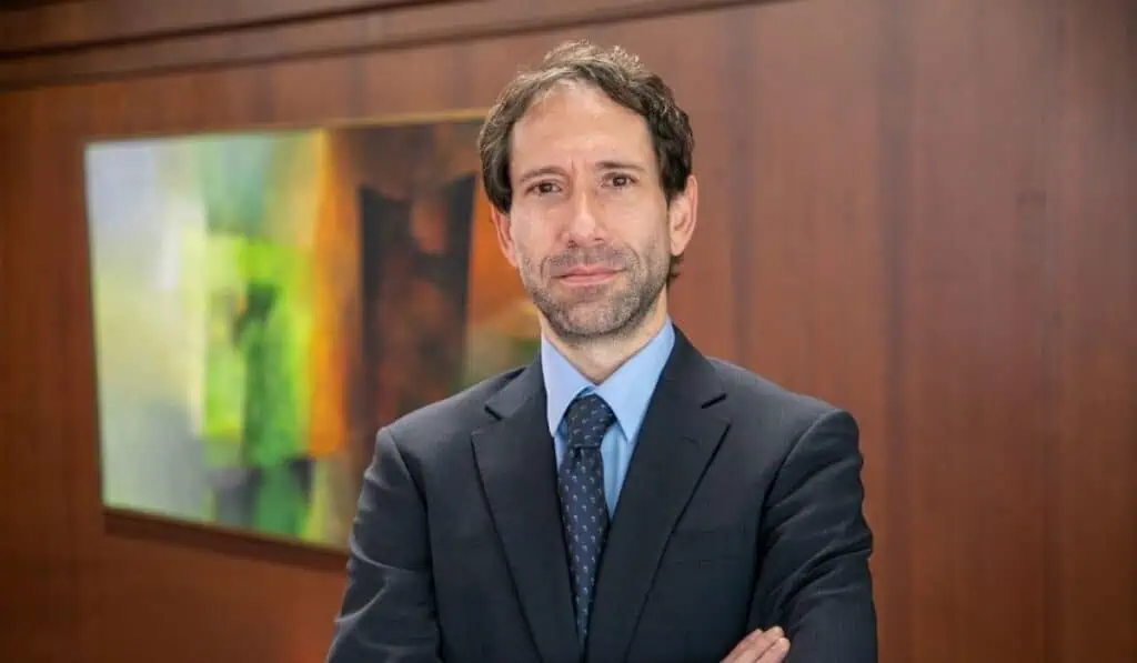 Codirector Villamizar lanza advertencia por control de precios tras aumento del salario mínimo El codirector del Banco de la República, Mauricio Villamizar, alertó sobre los riesgos de intervenir precios tras el aumento del salario mínimo para 2026. Foto: BanRep.