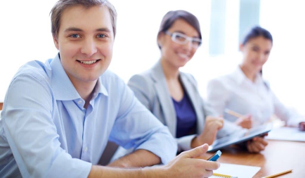 Lanzan convocatoria con 100 becas de maestría: así se puede postular Los títulos obtenidos a través de las becas se podrán convalidar a través del Ministerio de Educación.