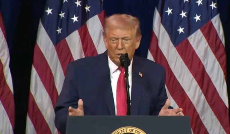 Trump desclasifica documentos sobre presunta injerencia de Venezuela y China en las elecciones de EE. UU.