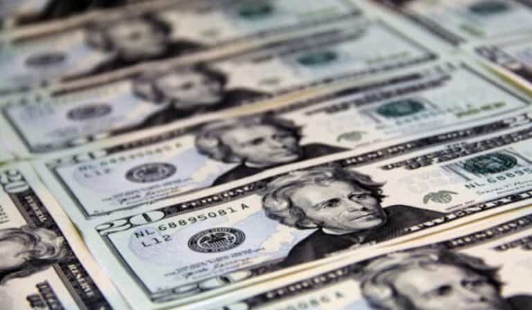 Dólar en Colombia cierra enero al alza en medio de fuerte aumento de tasas del BanRep El dólar en Colombia cerró la semana con una ganancia de $50.