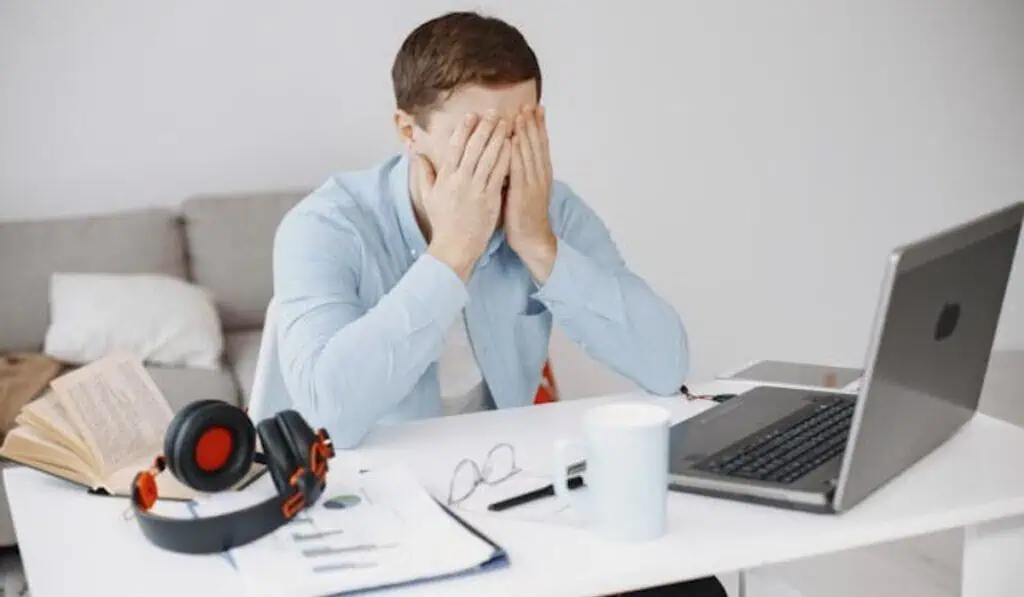 Los países de Latinoamérica donde se experimenta con más frecuencia el ‘burnout’ En en 2024 casi la mitad de colaboradores en Latinoamérica experimentaron ‘burnout’ al menos una vez.
