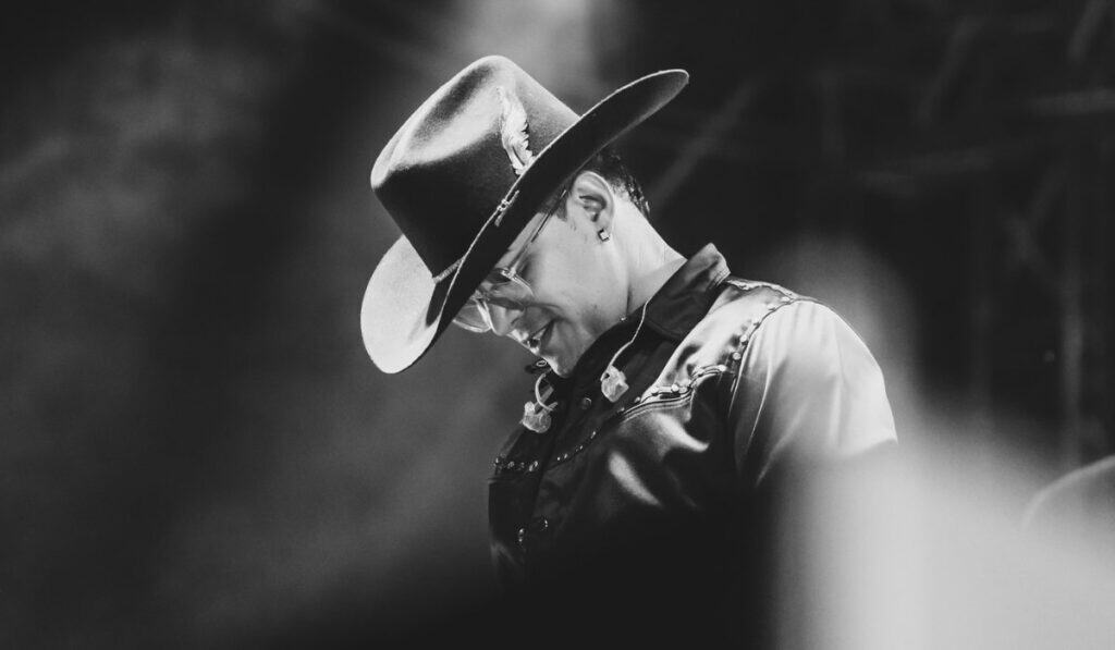 Ahora | Yeison Jiménez, reconocido cantante de música popular y empresario, falleció en accidente aéreo Yeison Jiménez en una de sus presentaciones en vivo (1)