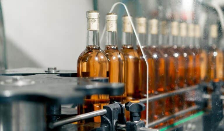 Nueva normativa sanitaria para producción y comercialización de bebidas alcohólicas en Colombia bebidas alcohólicas