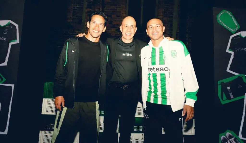 La camiseta más cara del fútbol colombiano vale casi el 23 % de un salario mínimo Atlético Nacional y Nike lanzan colección 2026 inspirada en su última Libertadores