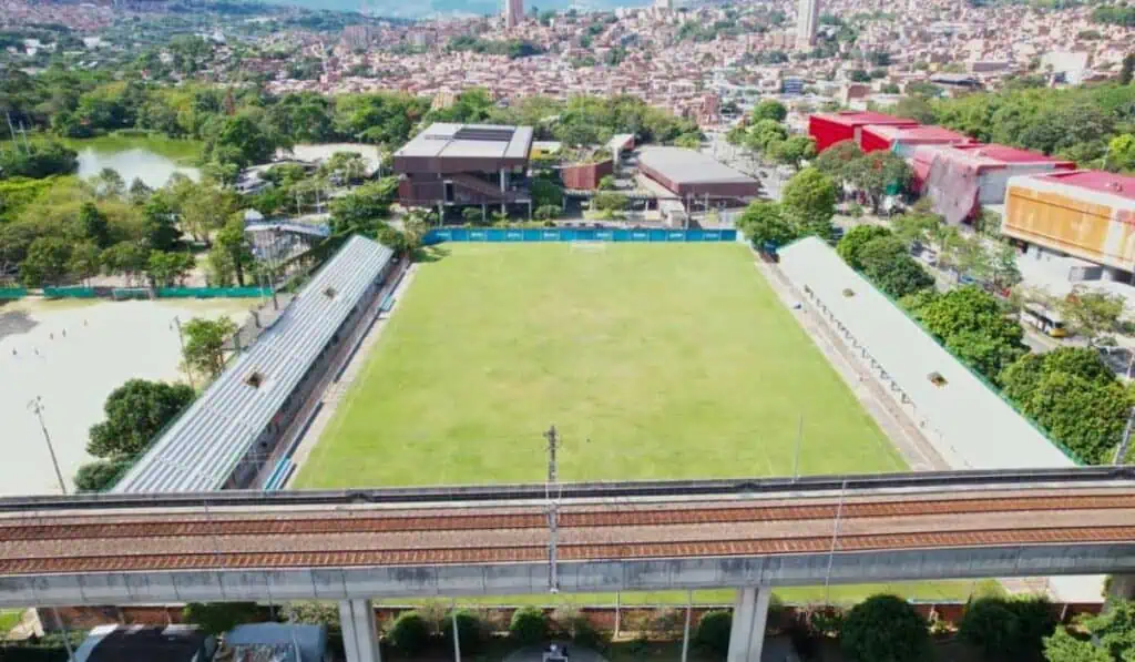 Un histórico estadio de Medellín volverá a recibir al fútbol profesional colombiano Un histórico estadio de Medellín volverá a recibir al fútbol profesional colombiano