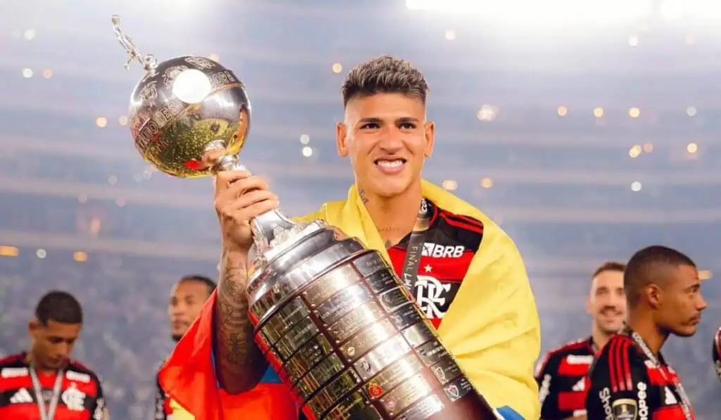 Conmebol dispara los premios y convierte a la Libertadores y Sudamericana en una mina de oro para los clubes Brasil paga sueldos europeos y es el nuevo destino favorito de los futbolistas colombianos