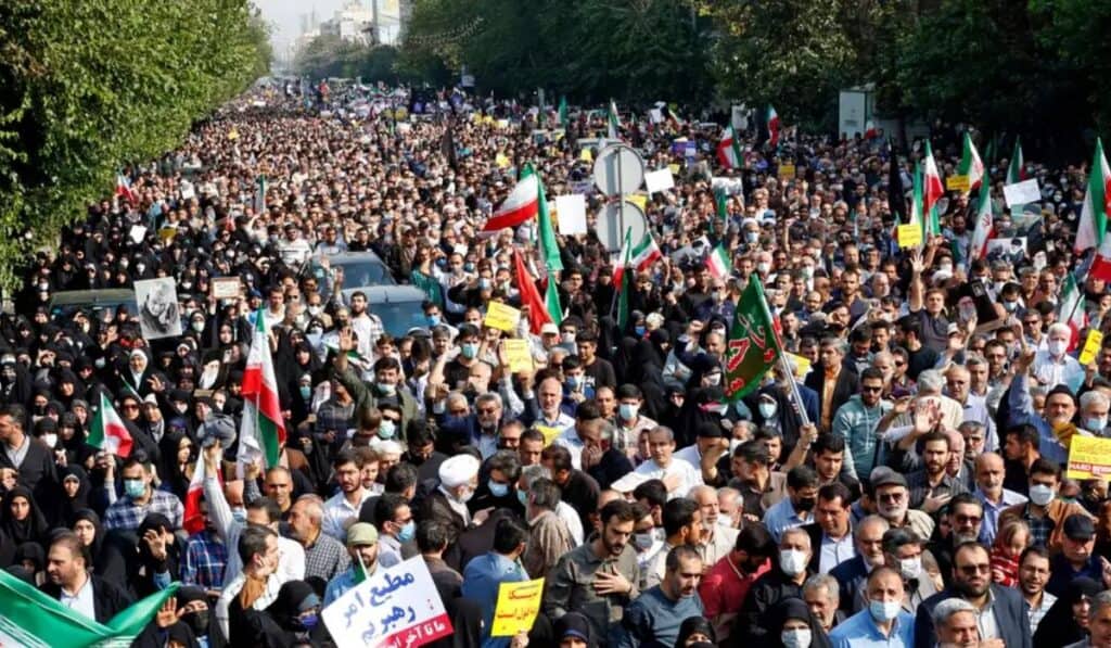 Irán define su futuro: nueva ola de protestas pone a prueba estabilidad del régimen protestas en Irán