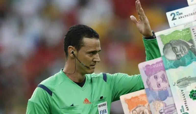 A los árbitros del fútbol colombiano también les subieron el sueldo: esto cobran por pitar un partido en 2026