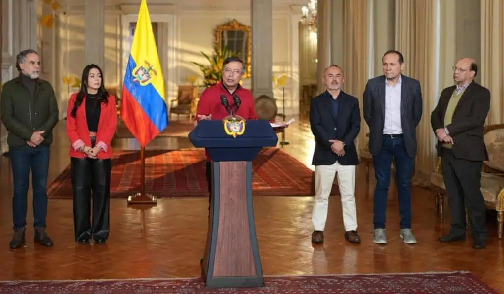 Empresarios presentaron propuesta clave para nuevo salario mínimo en Colombia Alocución Gustavo Petro por salario mínimo