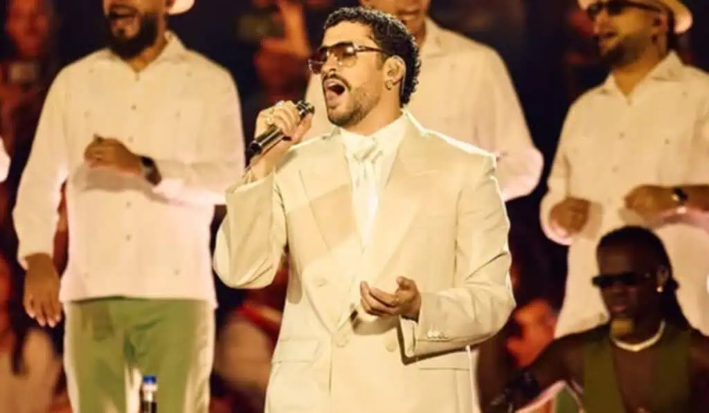 El empresario paisa que arrancó hace 30 años como dueño de una discoteca y hoy es el rey de los conciertos en Colombia Bad Bunny en Medellín