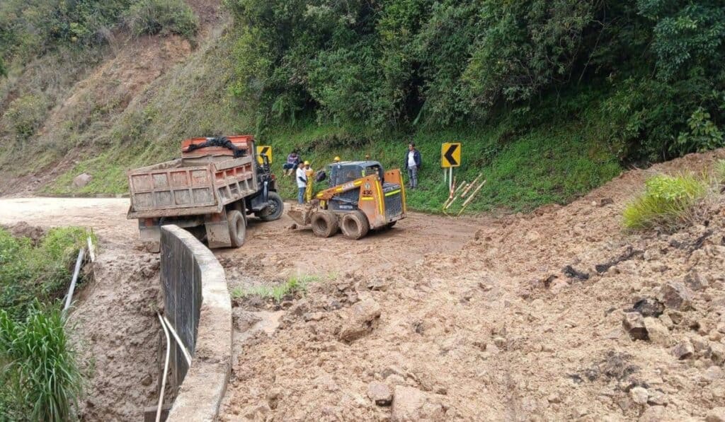 Lluvias dejan 14 cierres totales y tres parciales en distintas zonas de Colombia: estos son los puntos Cierres viales por emergencia climática