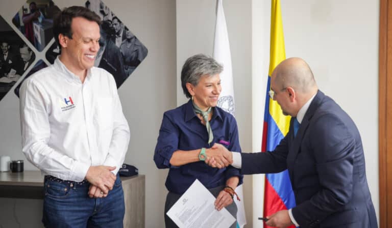 Consulta del centro queda reducida: Claudia López y Leonardo Huerta, los únicos inscritos Claudia López, candidata presidencial