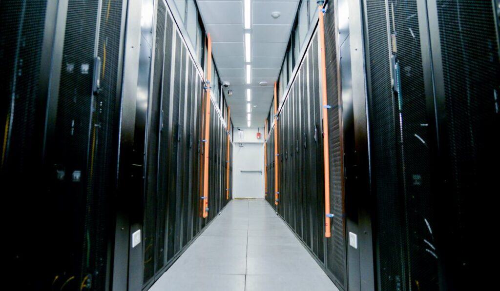 Colombia se posiciona como punto estratégico para instalación de data centers, pero requiere incentivos, energía y talento Colombia se posiciona como punto estratégico para instalación de data centers, pero requiere incentivos, energía y talento