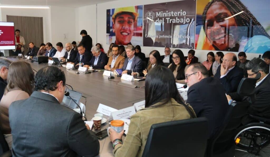 Ahora | Revelan primeros acuerdos de empresarios y trabajadores para nuevo decreto del salario mínimo 2026 salario mínimo 2026