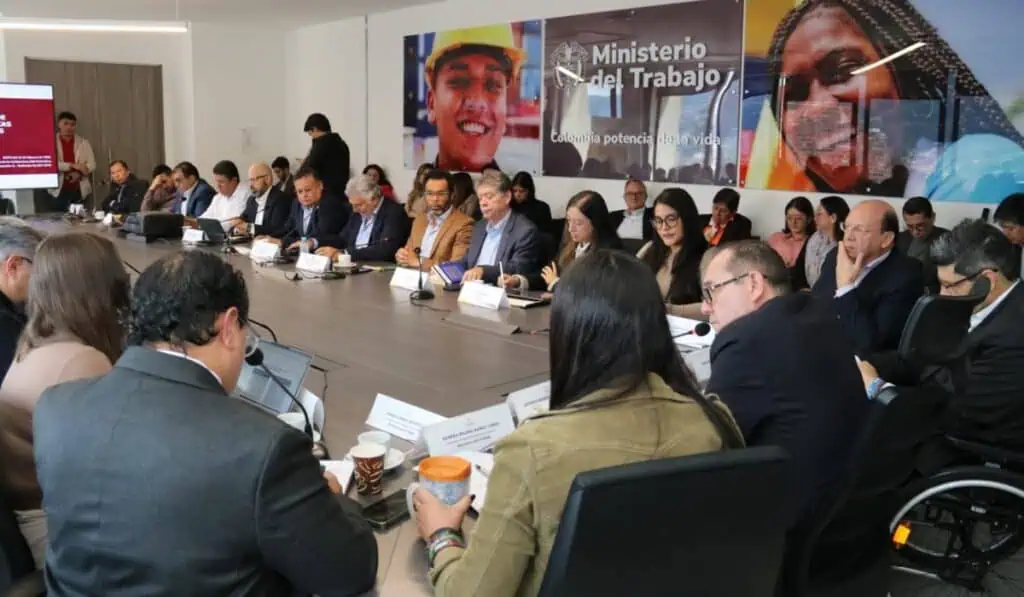 ¿Por qué el salario mínimo en Colombia seguiría siendo de $2.000.000? salario mínimo 2026