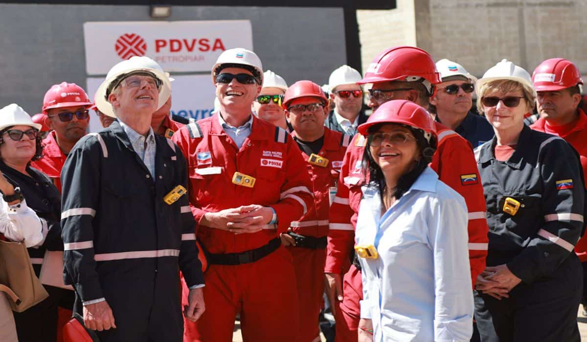 La presidenta encargada de Veneuzuela, Delcy Rodríguez, y el secretario de Energía de Estados Unidos, Chris Wright, visitan la planta petrolera que operan en conjunto PDVSA y Chevron en Venezuela.