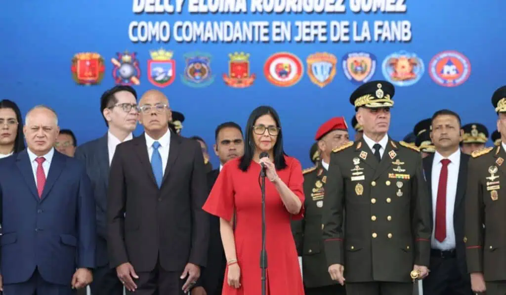 Venezuela-delcy-rodriguez-diosdado-cabello-vladimir-padrino Delcy Rodríguez asume como comandante en jefe de la Fuerza Armada Nacional Bolivariana (FANB).
