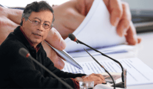 Home - Valora Analitik Decretos de Petro que han sido frenados por las cortes incertidumbre regulatoria y tensiones entre poderes