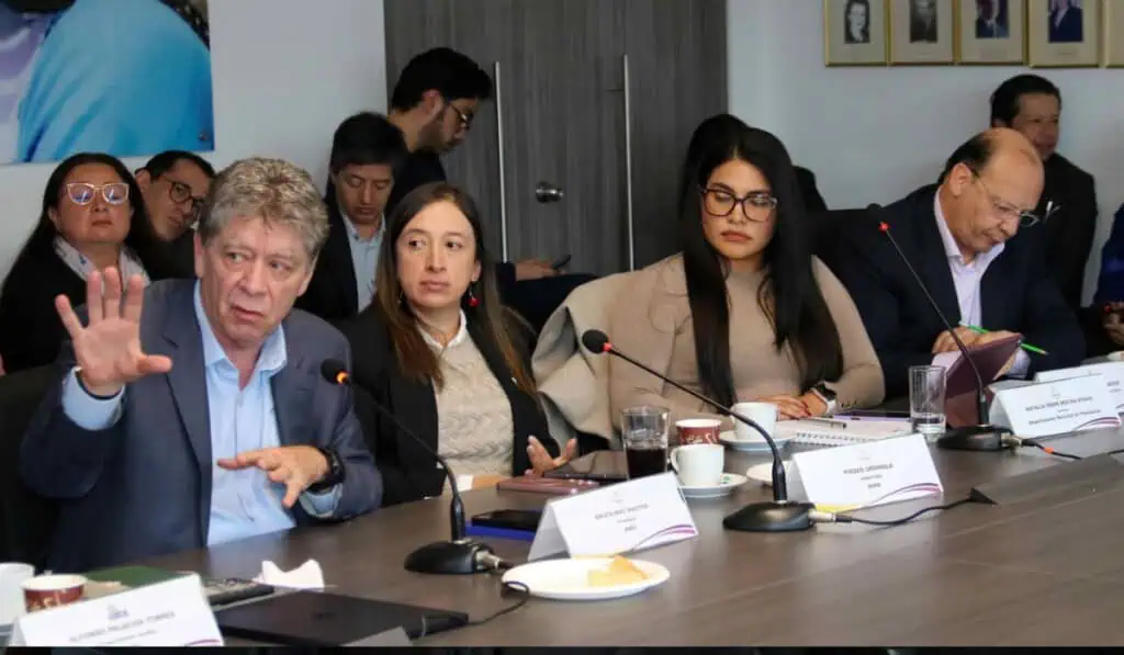 Nuevo decreto del salario mínimo en Colombia tendría importante incentivo para empresas Discusión del salario mínimo.