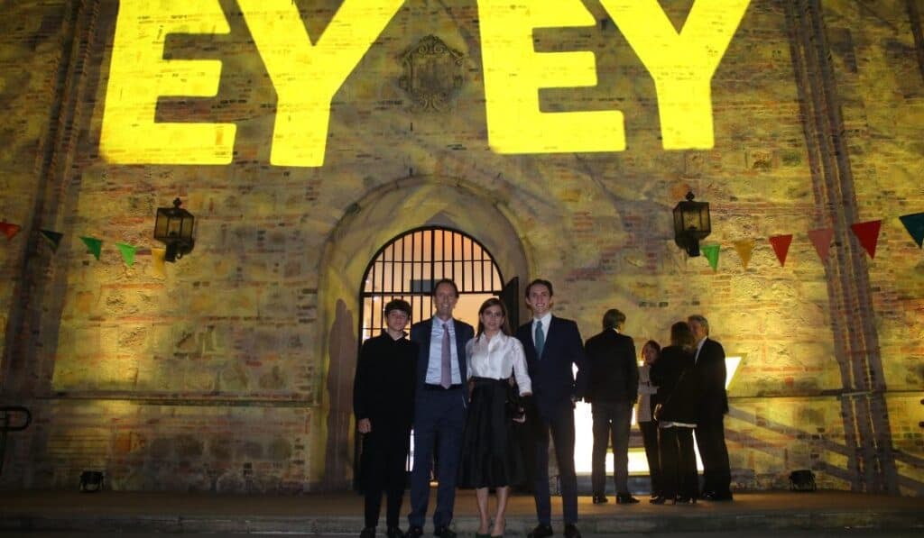 EY celebra en 2026 el legado del Emprendedor del Año en Colombia: Valora Analitik se une como aliado clave EY celebra en 2026 el legado del Emprendedor del Año en Colombia