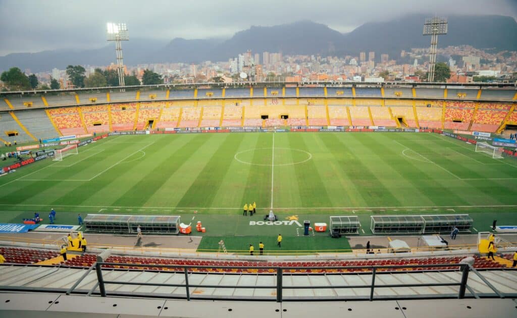 Sencia tomó radical decisión sobre futuro de la gramilla de El Campín Estadio El Campín: ¿Cuánto le vale a Santa Fe y Millonarios alquilar la cancha que está en tan mal estado?