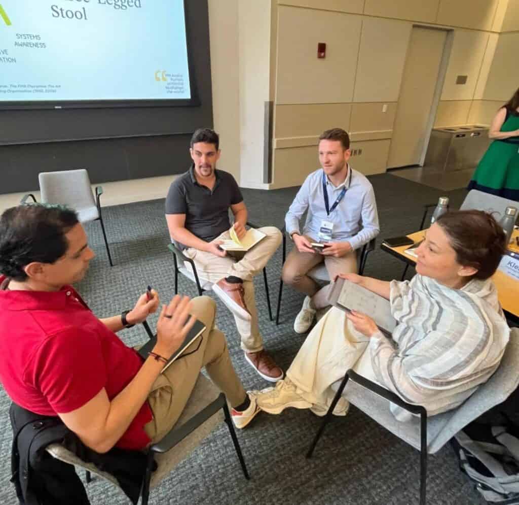 Elegir una maestría_ Modalidad_ presencial, híbrida o 100 % online Elegir una maestría: Modalidad: presencial, híbrida o 100 % online