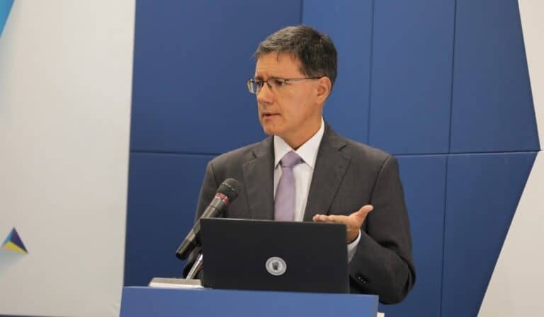 Fuerte aumento del salario mínimo disparará la inflación y presionará las tasas: Banco de la República aumento del salario mínimo