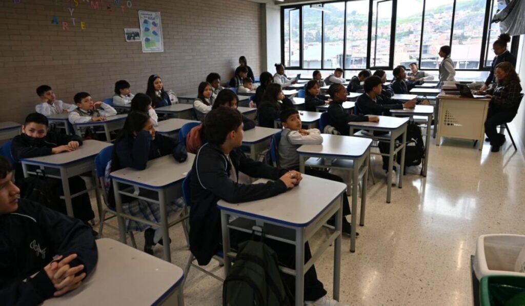 Inauguran en Bogotá colegio de $37.000 millones que funcionará con energía solar Inauguran en Bogotá colegio de $37.000 millones que funcionará con energía solar