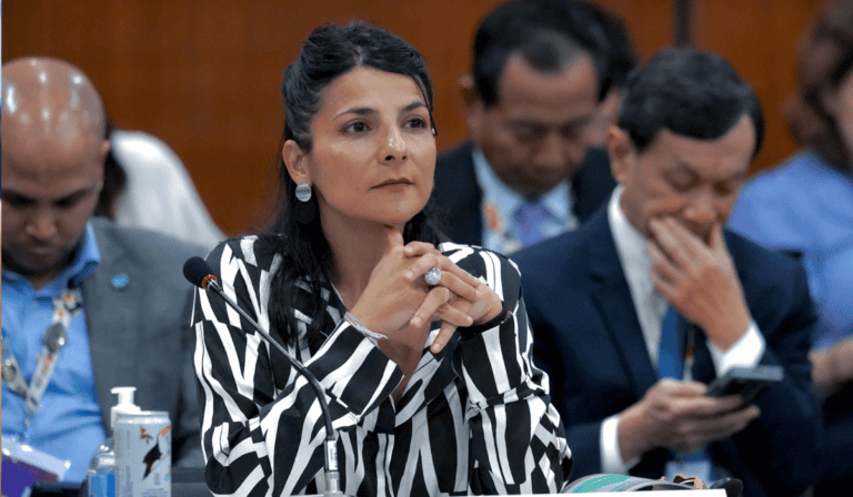 Resolución del Gobierno Petro prohíbe la explotación minera y petrolera en el complejo de páramos Cruz Verde-Sumapaz Irene Vélez, ministra de Ambiente y directora de la ANLA. Imagen: Ministerio de Ambiente