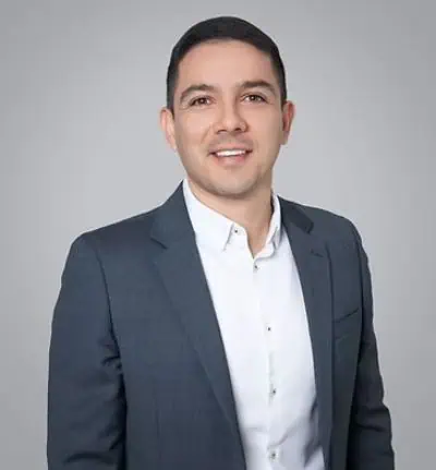Decretos de Petro que han sido frenados por las cortes: incertidumbre regulatoria y tensiones entre poderes Juan Felipe Hernández Rojas, abogado experto en asesoría legal estratégica, derecho societario y empresarial, socio de la firma Hernández & Palacio Abogados