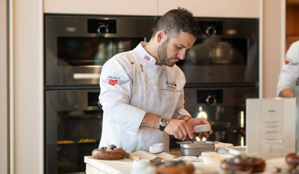 Elcielo World Tour, la nueva plataforma de encuentros gastronómicos que llegará a Medellín y Bogotá Juan Manuel Barrientos, fundador de ElCielo