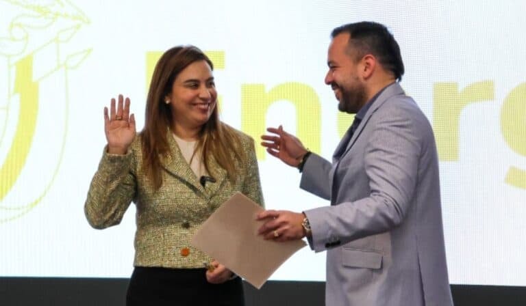 Karen Schutt dejó de ser viceministra de Energía y es nueva comisionada de la CREG Karen Schutt, nueva comisionada de la CREG, con el ministro de Minas y Energía, Edwin Palma. Imagen: Ministerio de Minas y Energía