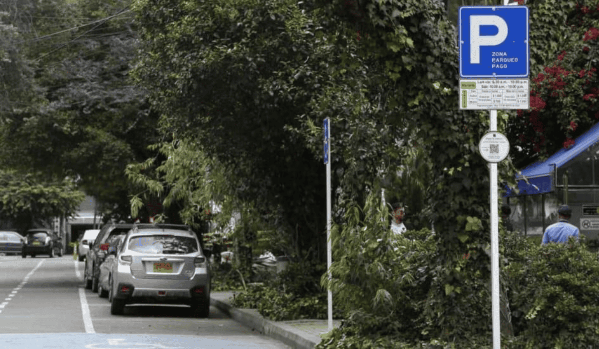 Parquear en las calles de Bogotá valdrá más de $20.000 por hora: estos son los nuevos precios de las zonas públicas