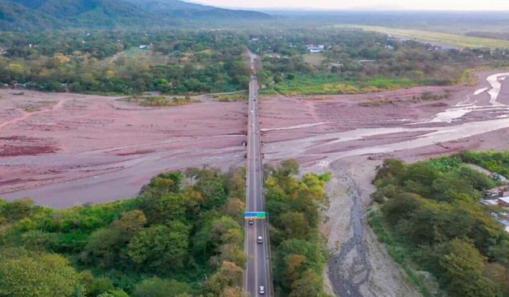 Científicos identifican municipios con alto riesgo de inundación en zona clave para Bogotá Científicos identifican municipios con alto riesgo de inundación en zona clave para Bogotá