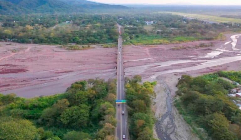 Científicos identifican municipios con alto riesgo de inundación en zona clave para Bogotá Científicos identifican municipios con alto riesgo de inundación en zona clave para Bogotá