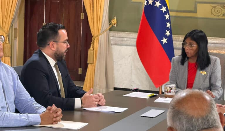 Ministro Palma mueve la agenda energética en Caracas y prepara cumbre Petro–Rodríguez Reunión ministro Edwin Palma y Delcy Rodríguez, presidente (e) de Venezuela