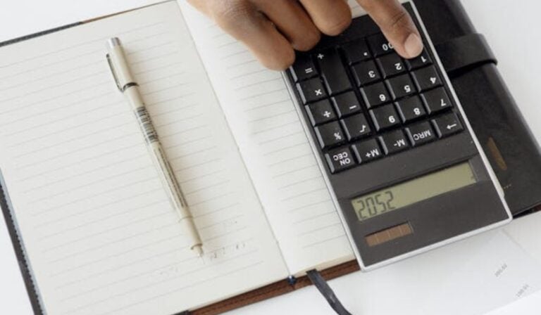 Claves para entender cómo acogerse al régimen de insolvencia y reorganizar las deudas La insolvencia es una situación jurídica que se presenta cuando no se puede hacer frente al pago de las deudas.