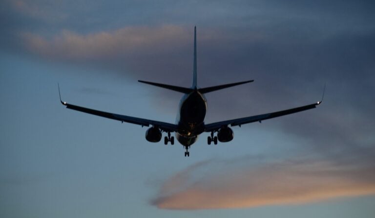 ¿Tiene un vuelo internacional? Avianca activó medidas por posible afectación en servicio de migración Avianca activó plan de protección a los usuarios ante afectaciones en servicio de migración