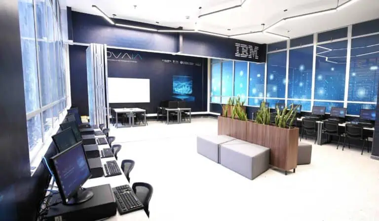Centro de Excelencia de Inteligencia Artificial en Tunja