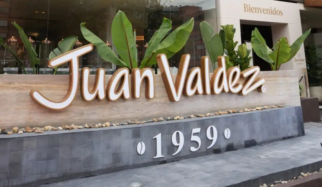 Juan Valdez confirmó el importante número de tiendas que tendrá en España en los próximos años Juan Valdez abre su nueva tienda 'flagship' en la 93