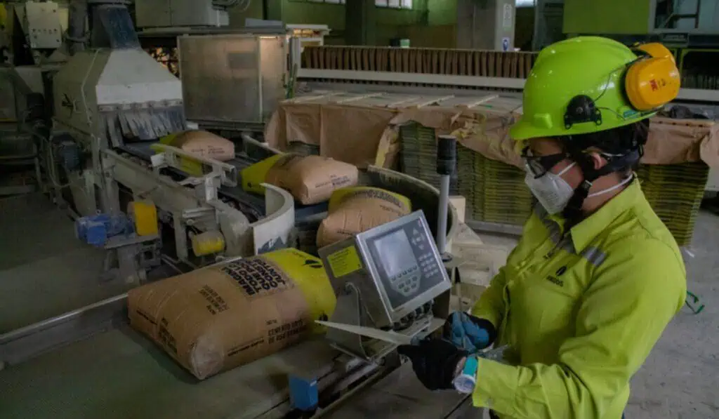 Cementos Argos aprueba paquete de inversiones por US$50 millones Junta Directiva de Cementos Argos aprueba paquete de inversiones.