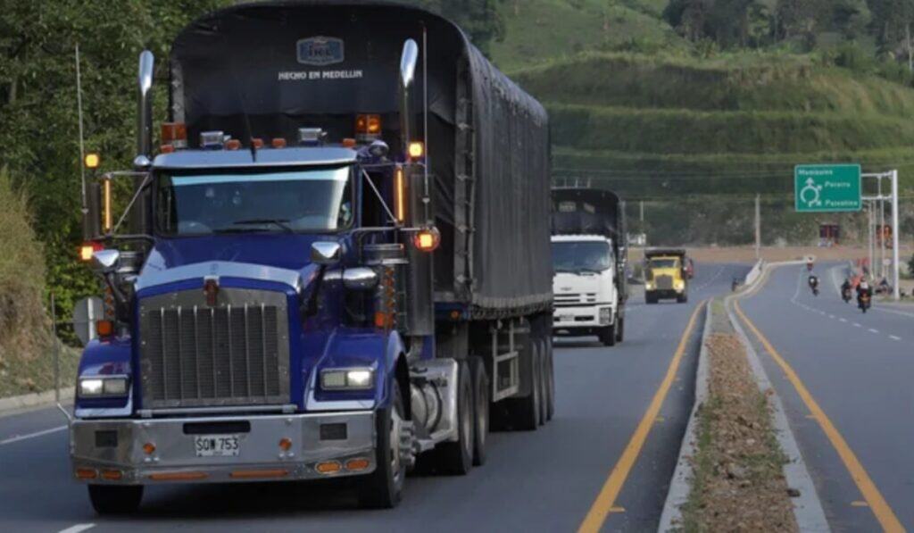 Gremio camionero se declara en alerta máxima y no descarta paro nacional Gremio camionero se declara en alerta máxima y no descarta paro nacional