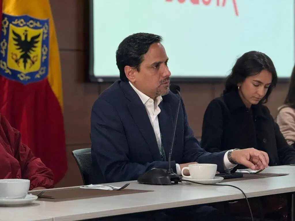Bogotá revela plan de choque para mejorar recolección de basuras: así operará el sistema tras prórroga de contratos director de la Unidad Administrativa Especial de Servicios Públicos (UAESP), Armando Ojeda