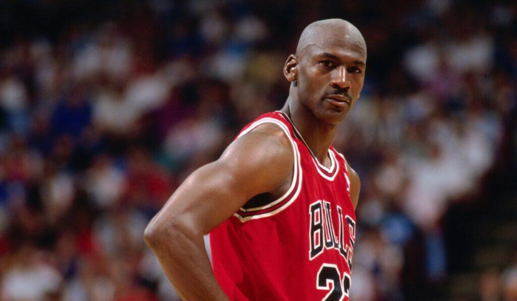 Desde viajes al espacio hasta discotecas: las cláusulas más raras del deporte mundial Jordan jugó entre 1984 y 2003 y construyó un palmarés que incluye seis campeonatos con los Chicago Bulls