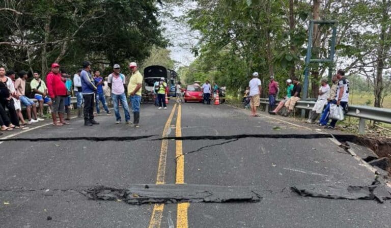 Lluvias obligan a cierres totales y parciales en importantes vías del país Lluvias obligan a cierres totales y parciales en importantes vías del país