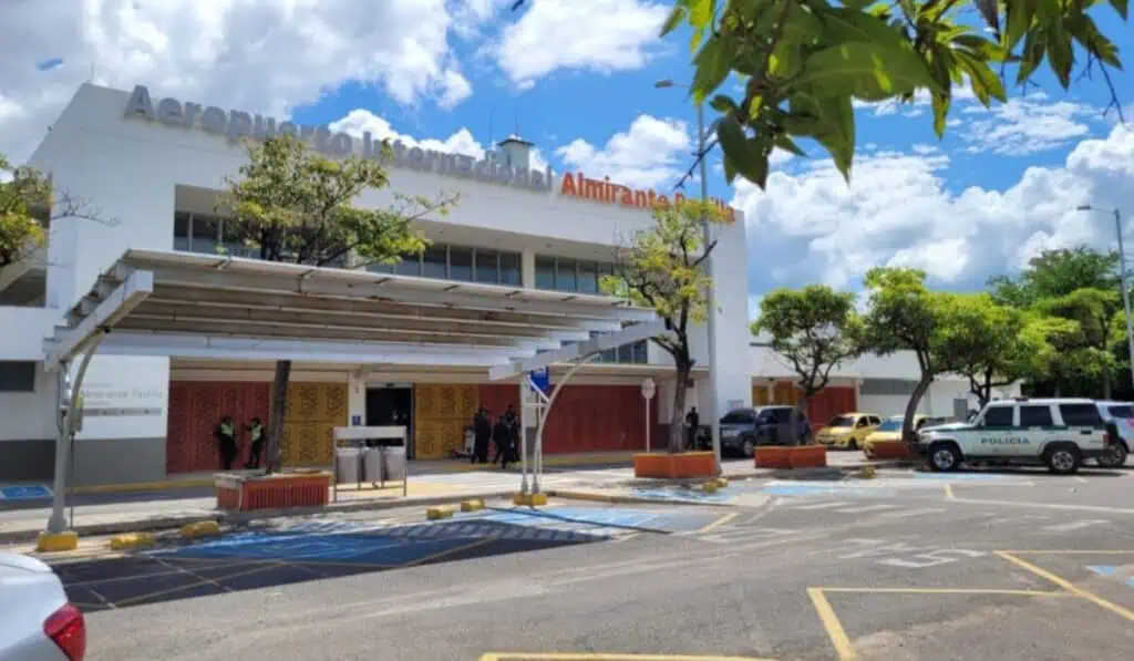 La infraestructura aeroportuaria que heredará el próximo gobierno: rezago, concesiones sin activar y competencia regional Aeropuerto Almirante Padilla