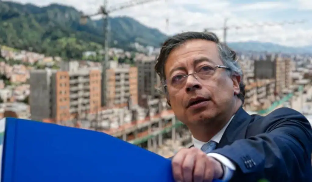 Petro prohibirá exportaciones para combatir inflación; habría nueva emergencia económica y otra tributaria Alertan por el fuerte impacto de aranceles al acero del gobierno Petro